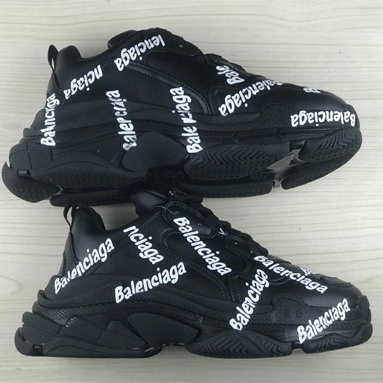 Balenciaga Triple S Logotype Sneaker aus technischem Schwarz-Weiß-Material - EUR FASHION
