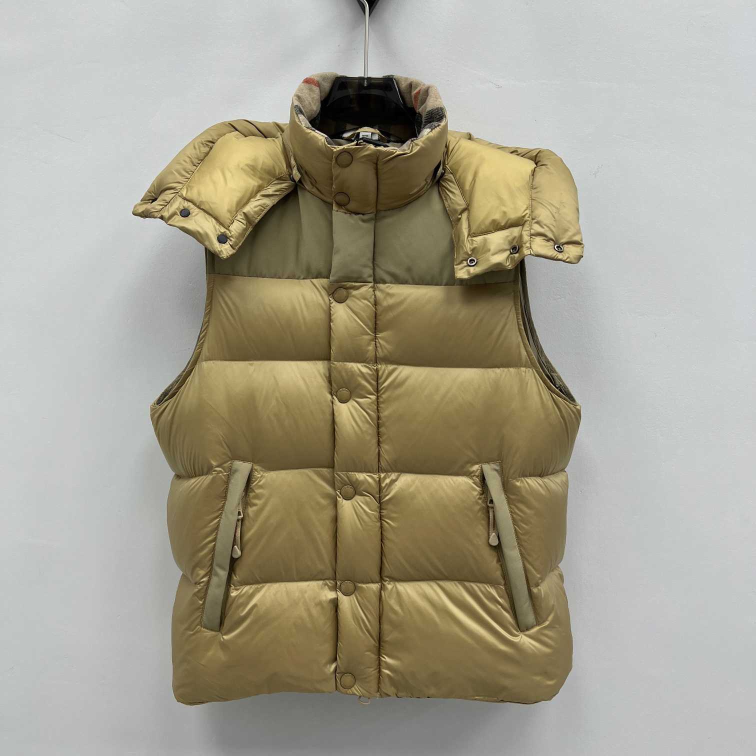 Burberry Pufferjacke mit abnehmbaren Ärmeln und Kapuze - EUR FASHION