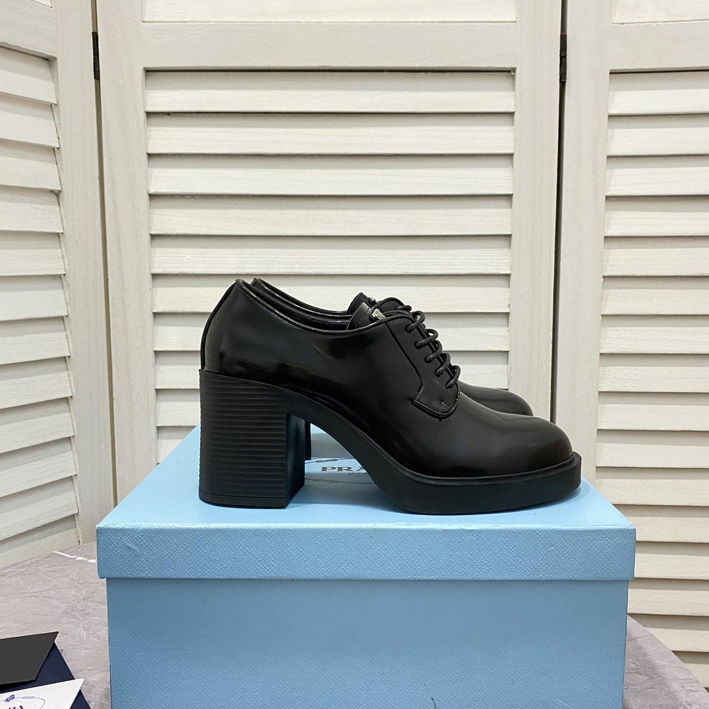 Prada-Schnürschuhe aus gebürstetem Leder mit Absatz - EUR FASHION