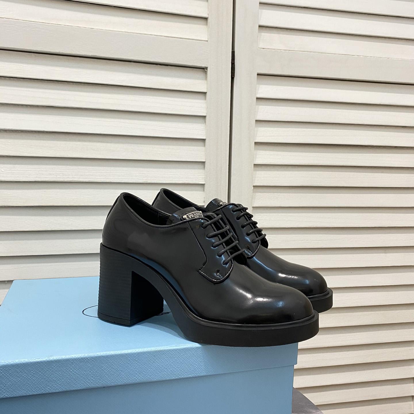 Prada-Schnürschuhe aus gebürstetem Leder mit Absatz - EUR FASHION