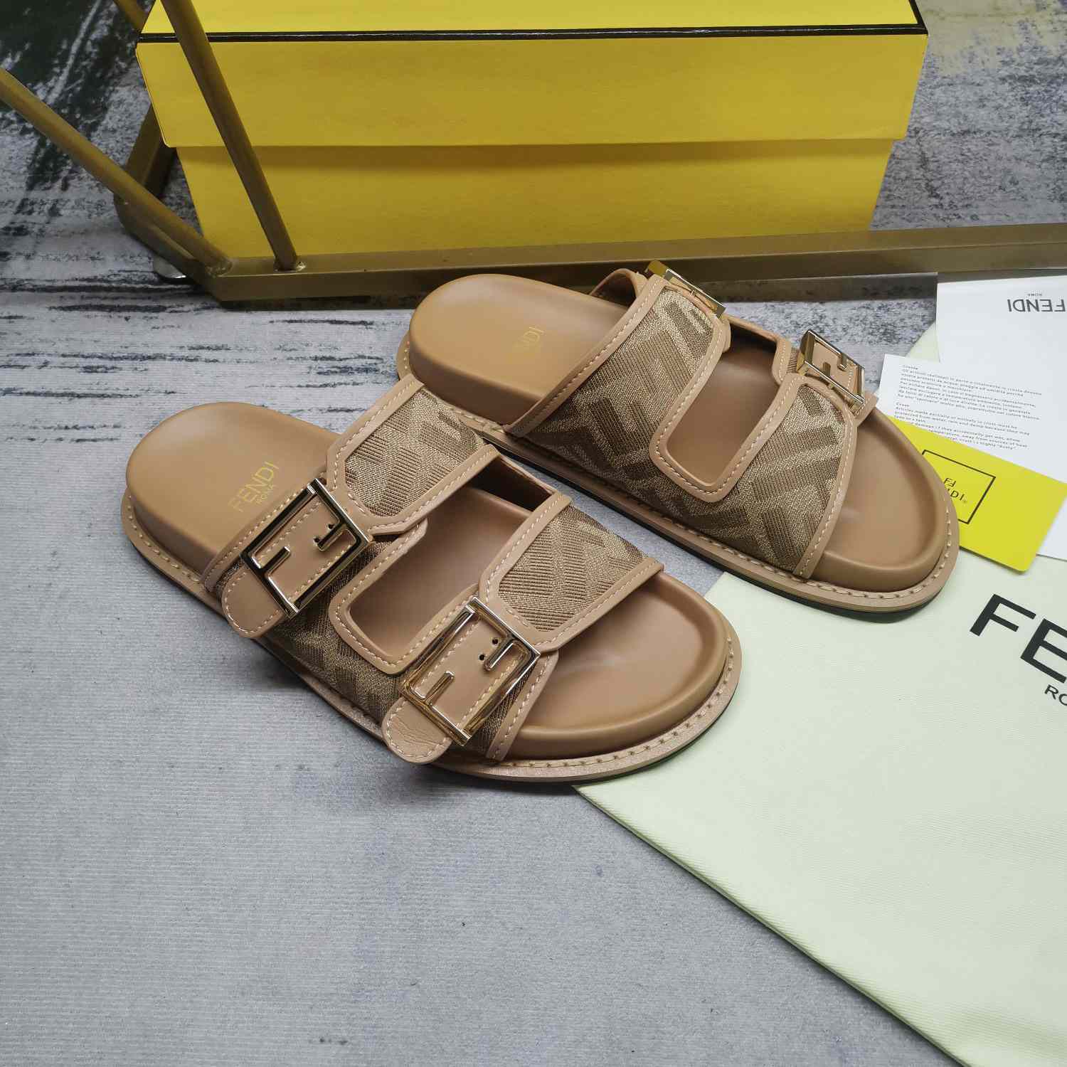 Fendi Feel Taubengraue FF-Chenille-Slides - EUR FASHION