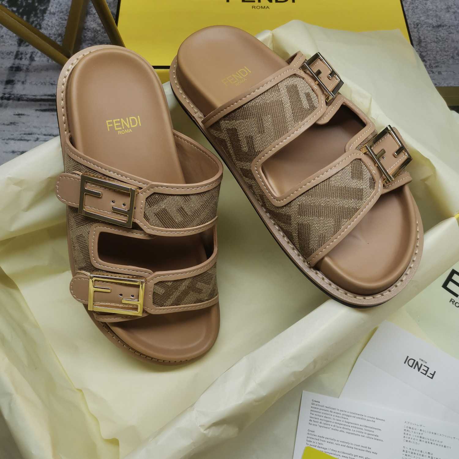 Fendi Feel Taubengraue FF-Chenille-Slides - EUR FASHION