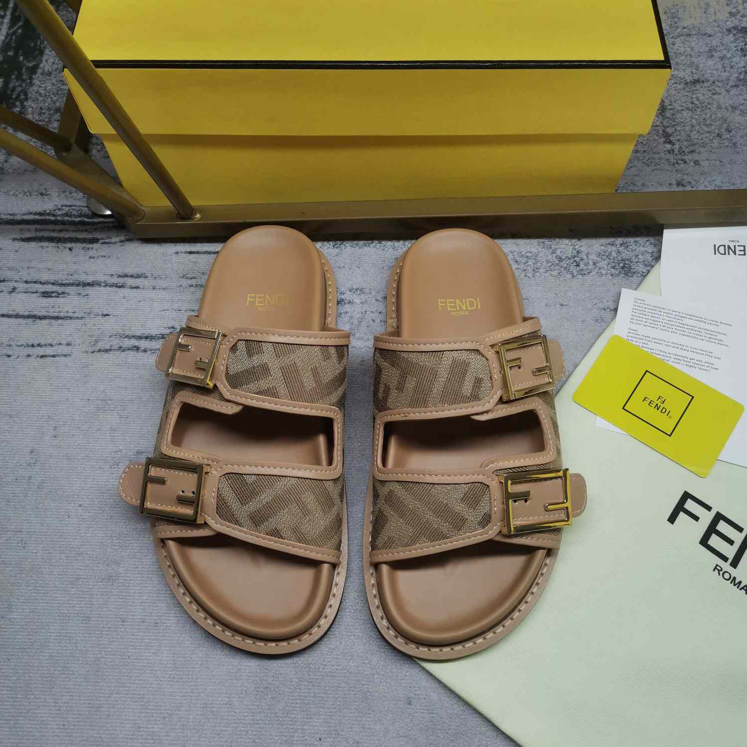 Fendi Feel Taubengraue FF-Chenille-Slides - EUR FASHION