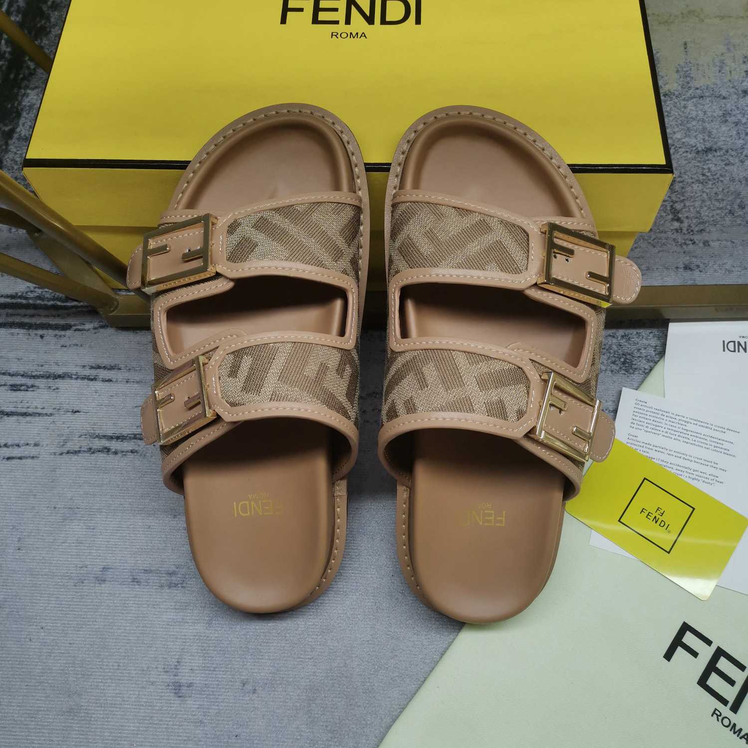 Fendi Feel Taubengraue FF-Chenille-Slides - EUR FASHION