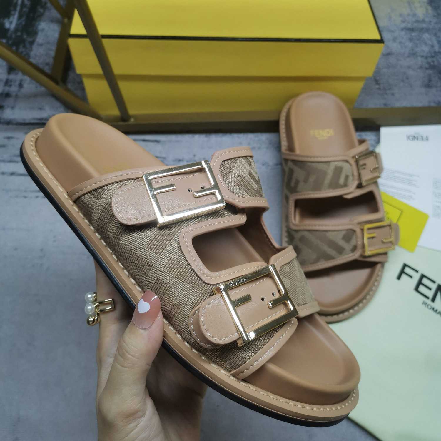 Fendi Feel Taubengraue FF-Chenille-Slides - EUR FASHION