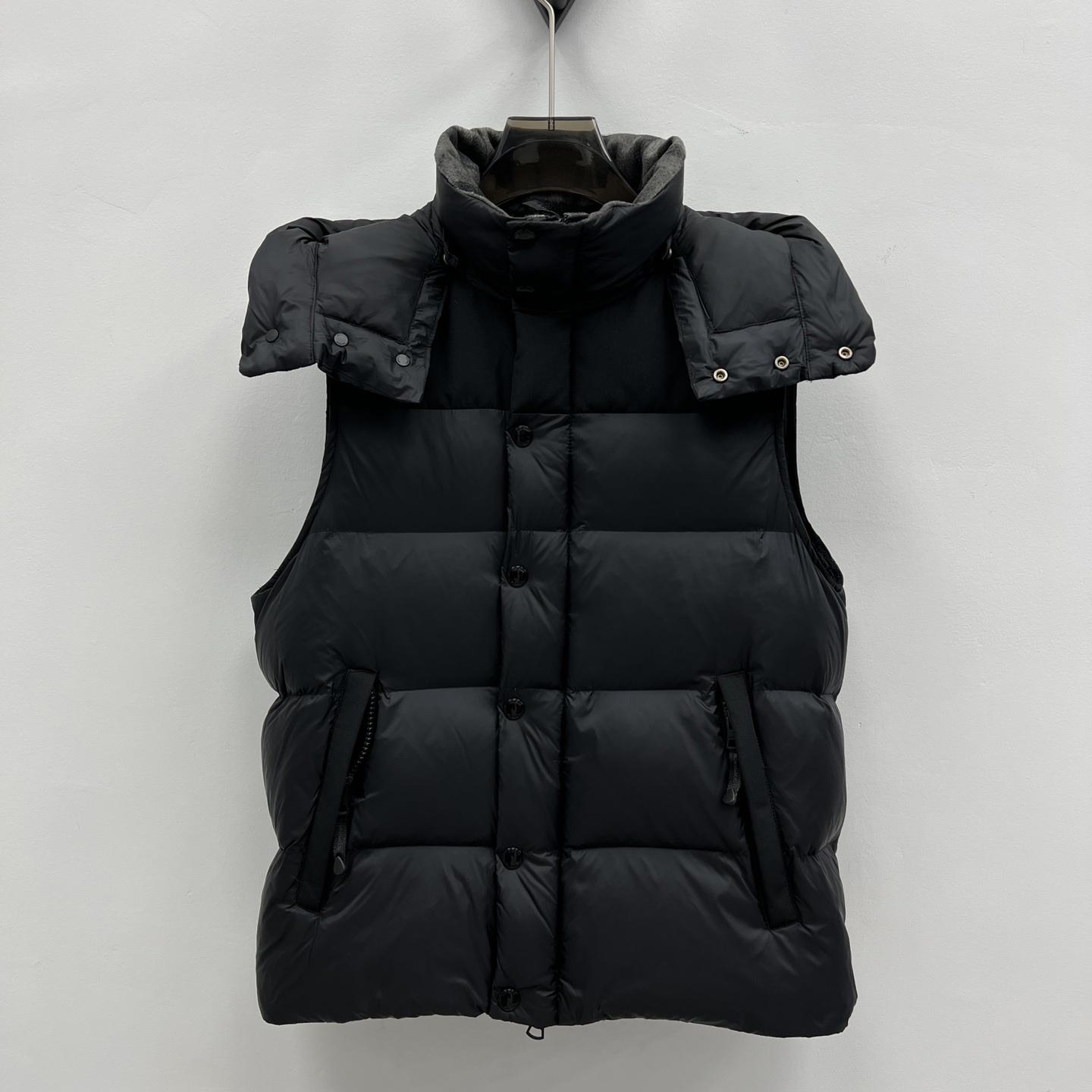 Burberry Pufferjacke mit abnehmbaren Ärmeln und Kapuze - EUR FASHION