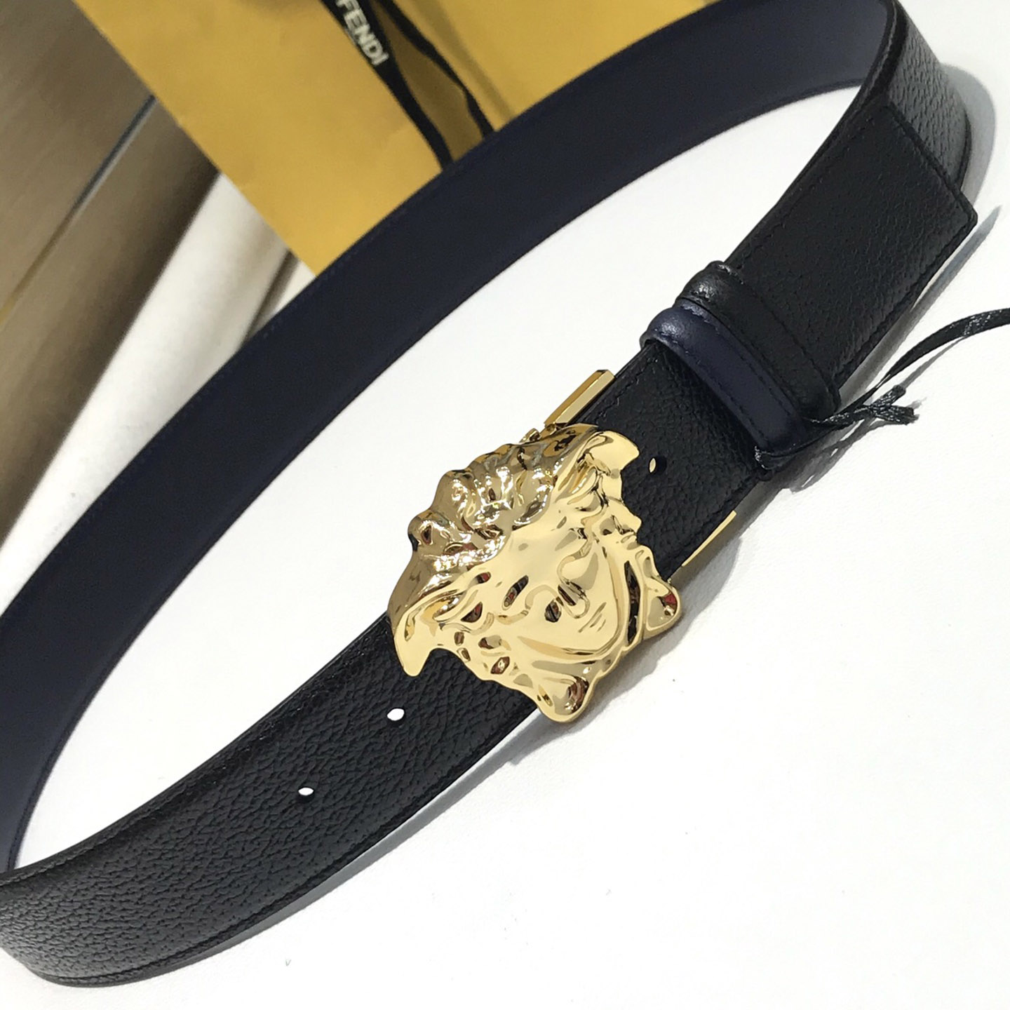 Wendbarer Ledergürtel von Versace - EUR FASHION