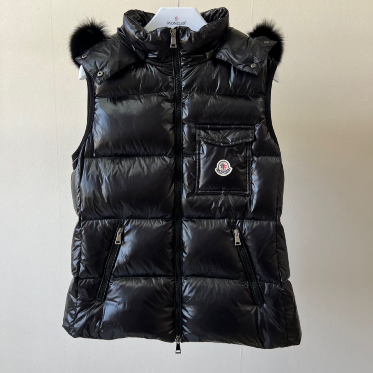 Moncler Bairon Weste mit Kunstpelzbesatz - EUR FASHION