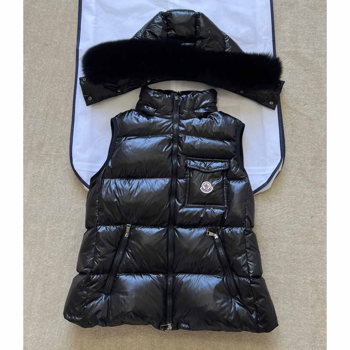 Moncler Bairon Weste mit Kunstpelzbesatz - EUR FASHION