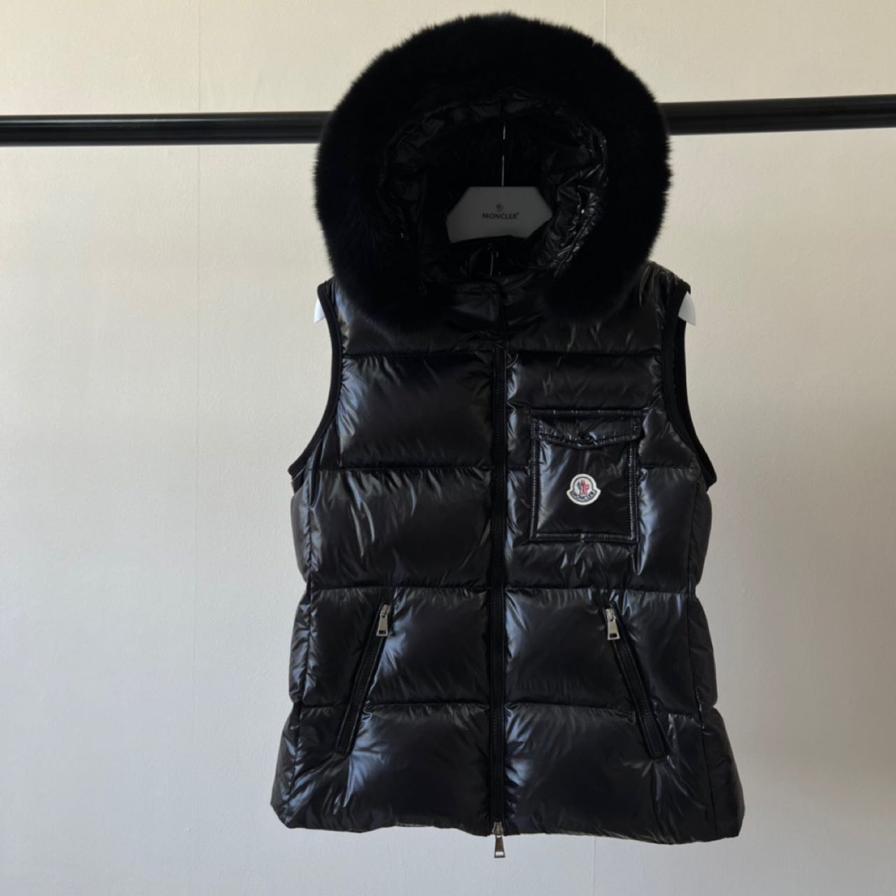 Moncler Bairon Weste mit Kunstpelzbesatz - EUR FASHION