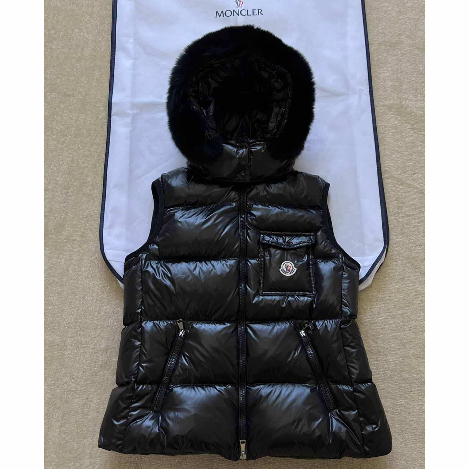 Moncler Bairon Weste mit Kunstpelzbesatz - EUR FASHION