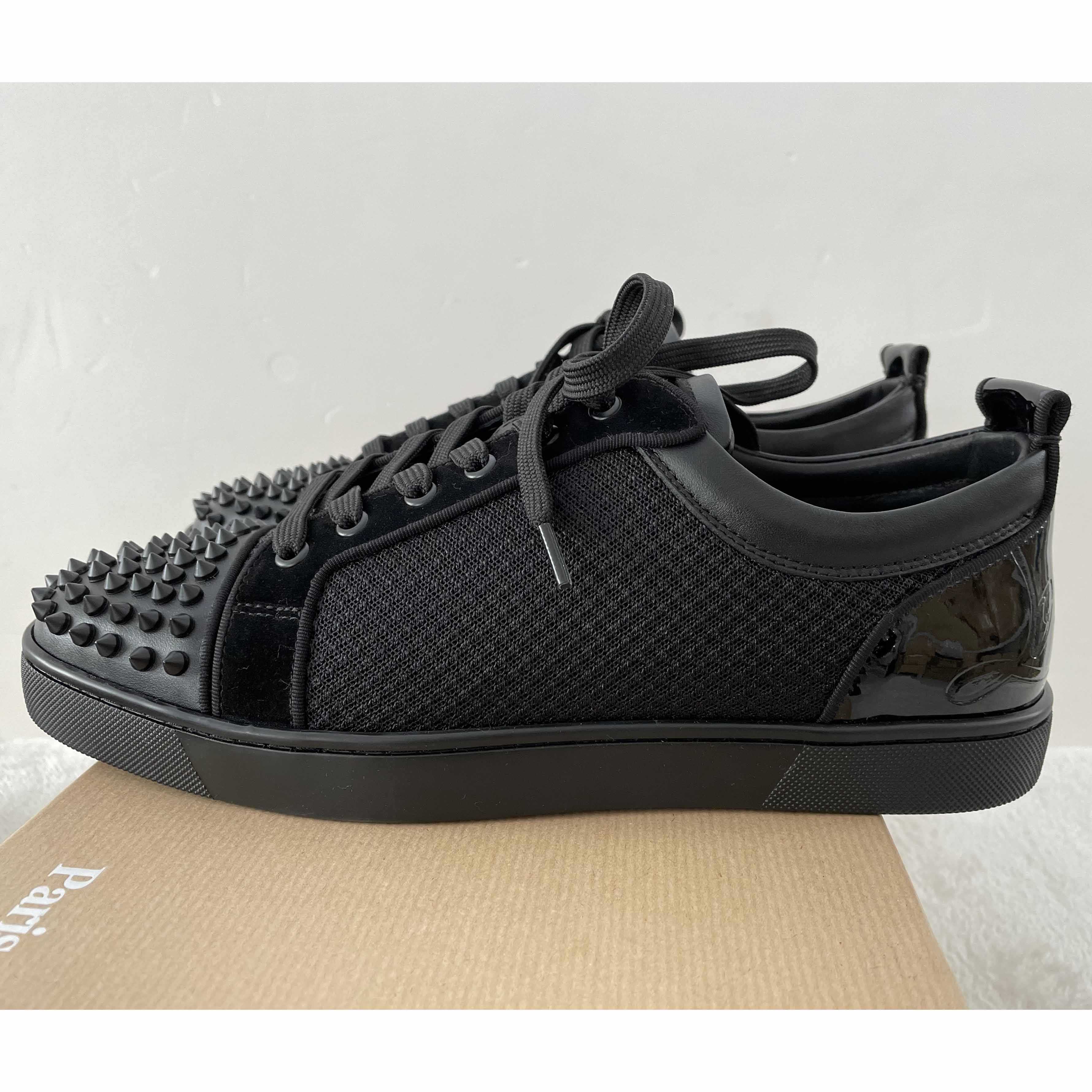 Christian Louboutin Fun Louis Junior Low-Top-Sneaker aus Leder und Mesh mit Spikes - EUR FASHION