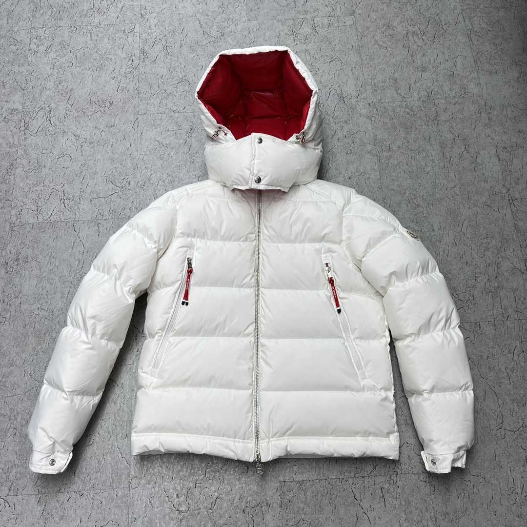 Kurze Daunenjacke mit Reißverschluss von Moncler Poirier - EUR FASHION