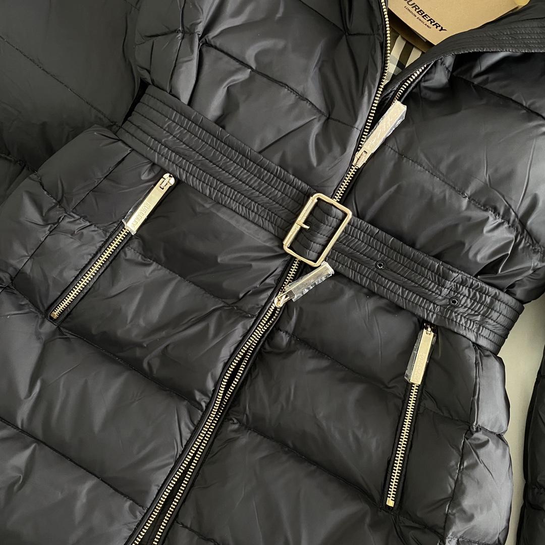 Lange Daunenjacke aus Nylon mit Kapuze von Burberry - EUR FASHION