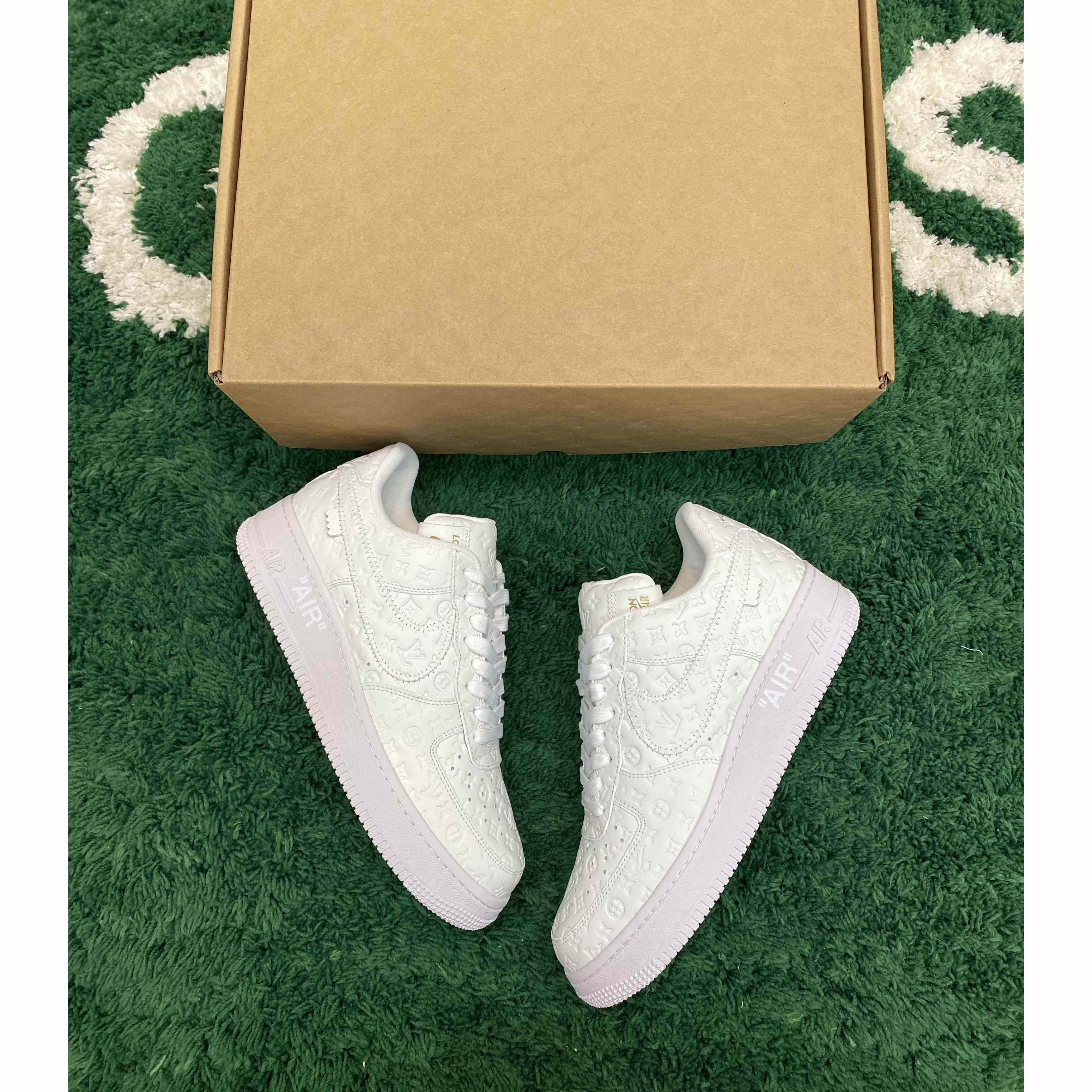 Louis Vuitton LV x Nike Air Force 1 x cremefarbener Sneaker 1A9V - EUR FASHION