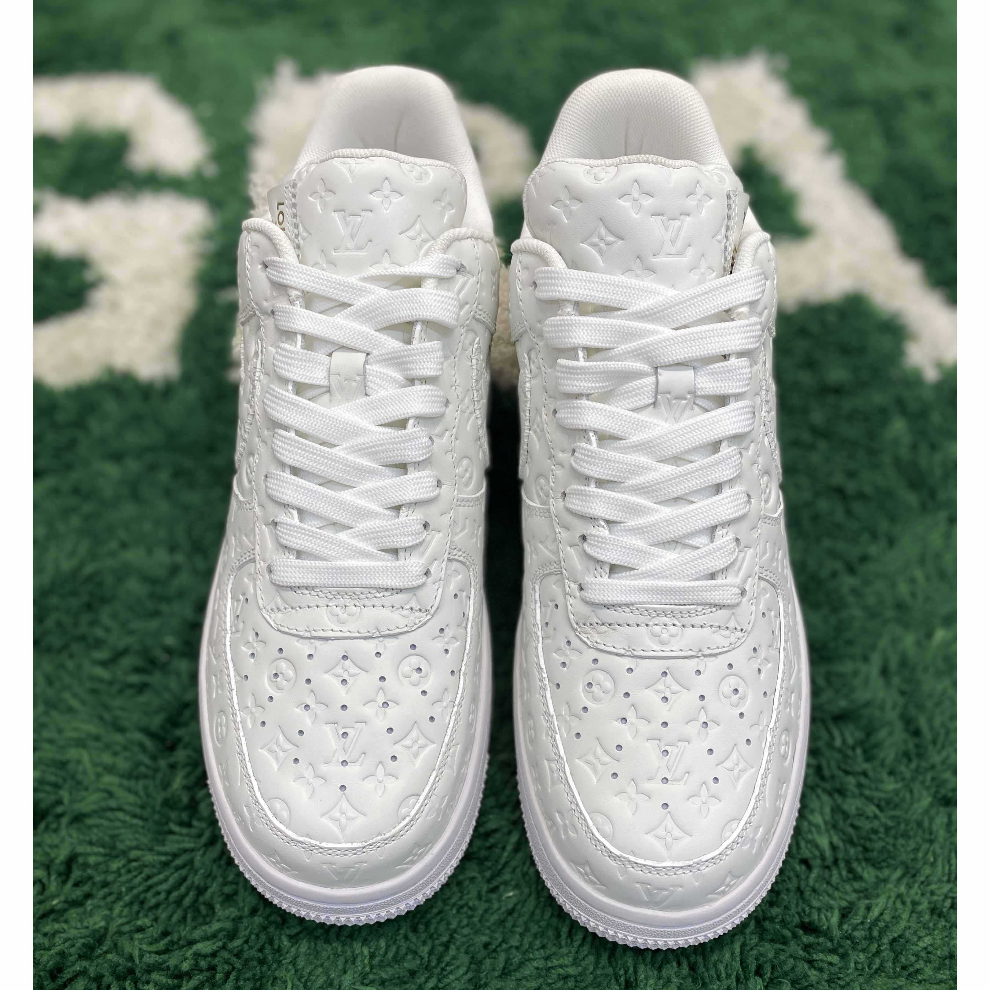 Louis Vuitton LV x Nike Air Force 1 x cremefarbener Sneaker 1A9V - EUR FASHION