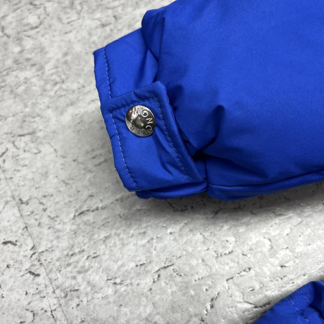 Kurze Daunenjacke mit Reißverschluss von Moncler Poirier - EUR FASHION