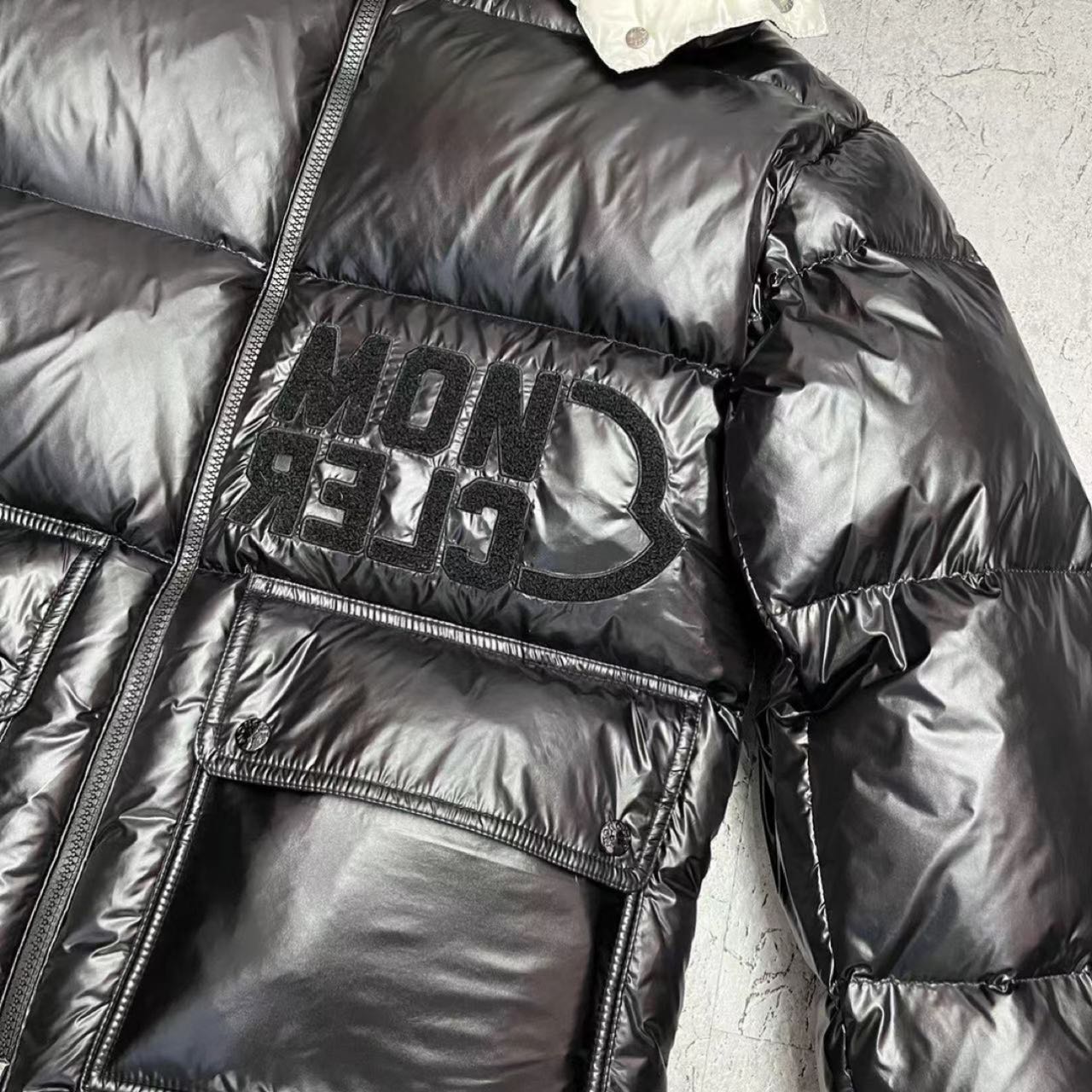 Moncler Abbaye kurze Daunenjacke für Damen - EUR FASHION