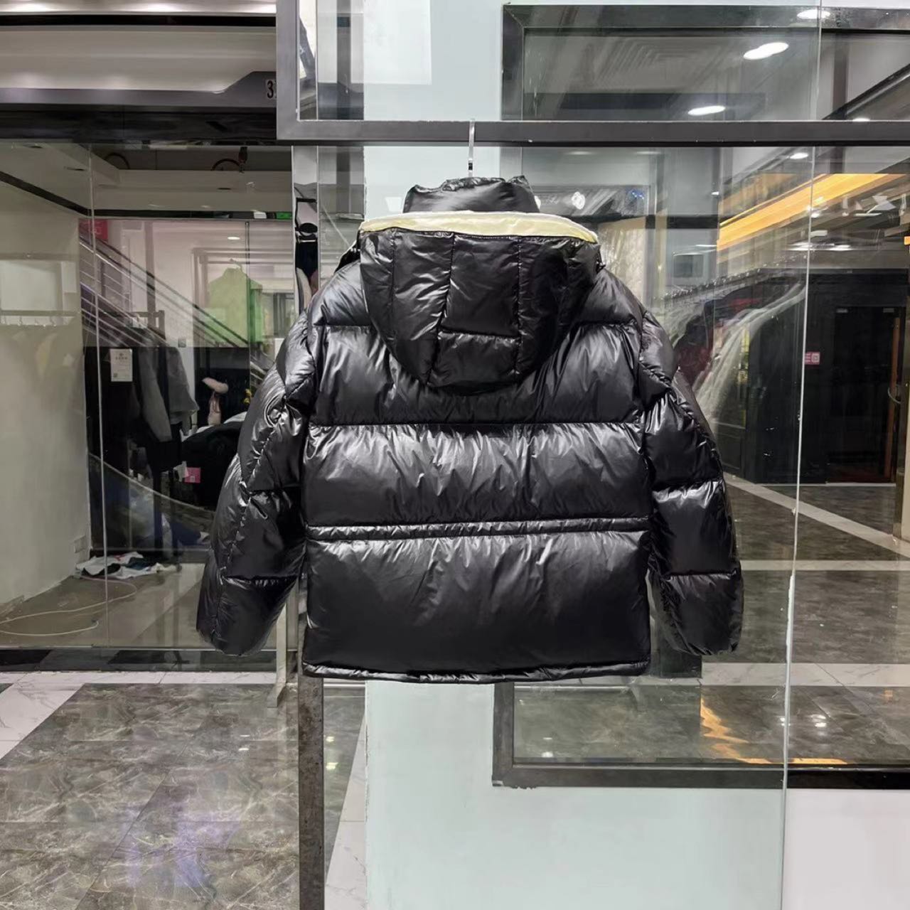 Moncler Abbaye kurze Daunenjacke für Damen - EUR FASHION