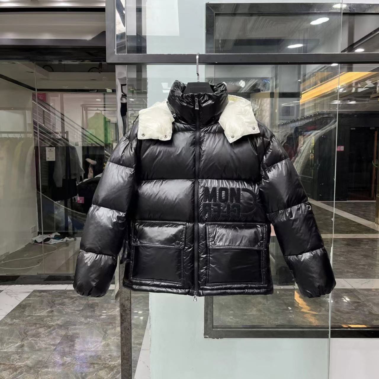 Moncler Abbaye kurze Daunenjacke für Damen - EUR FASHION