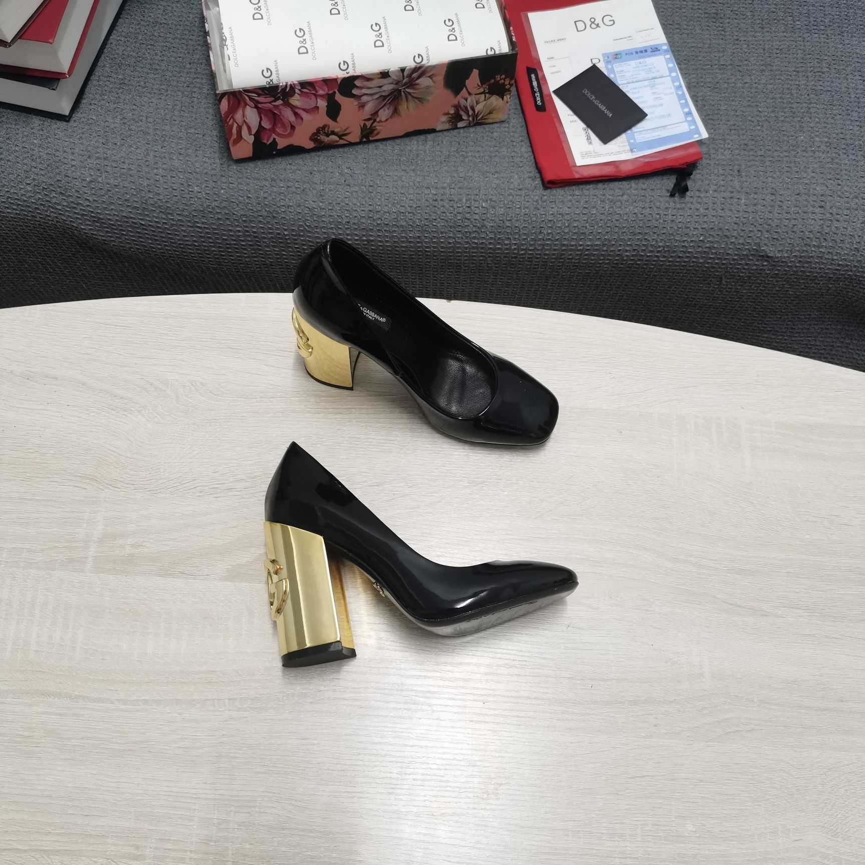 Dolce & Gabbana Lacklederpumps mit DG Karol-Absatz - EUR FASHION