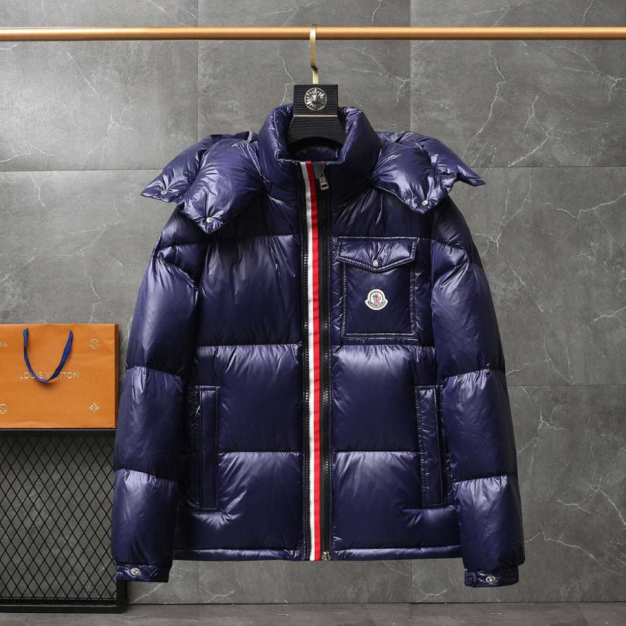 Moncler kurze Daunenjacke - EUR FASHION