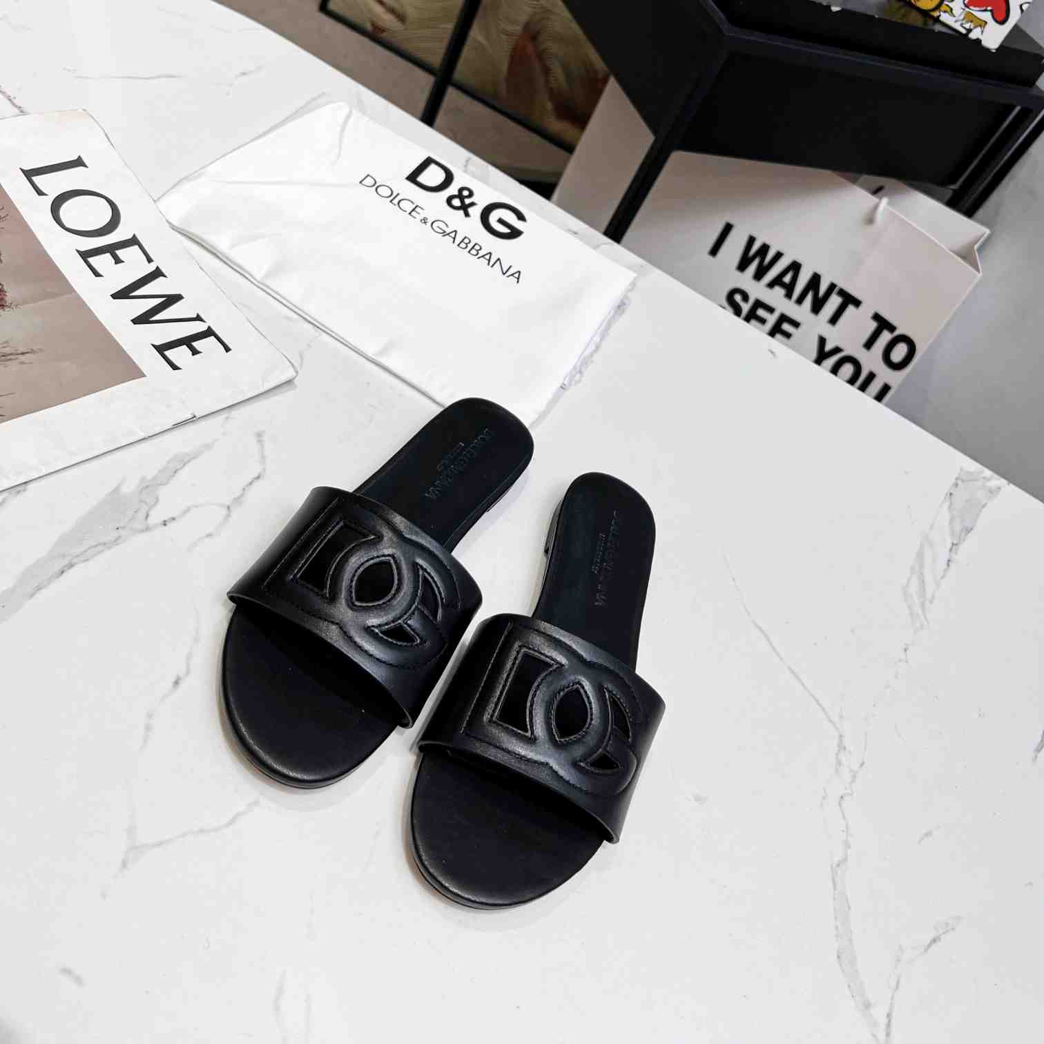 Dolce & Gabbana Ledersandale mit DG-Logo - EUR FASHION