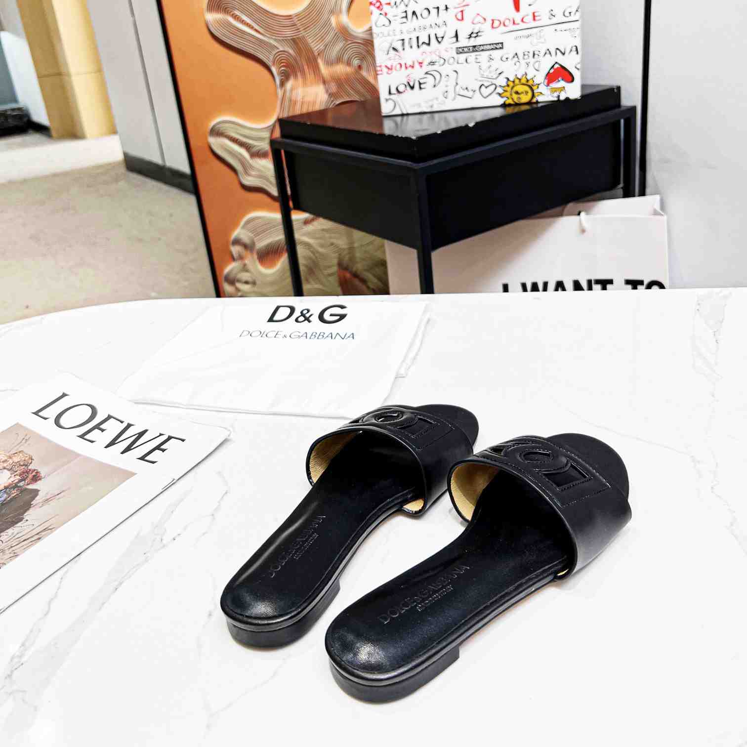 Dolce & Gabbana Ledersandale mit DG-Logo - EUR FASHION
