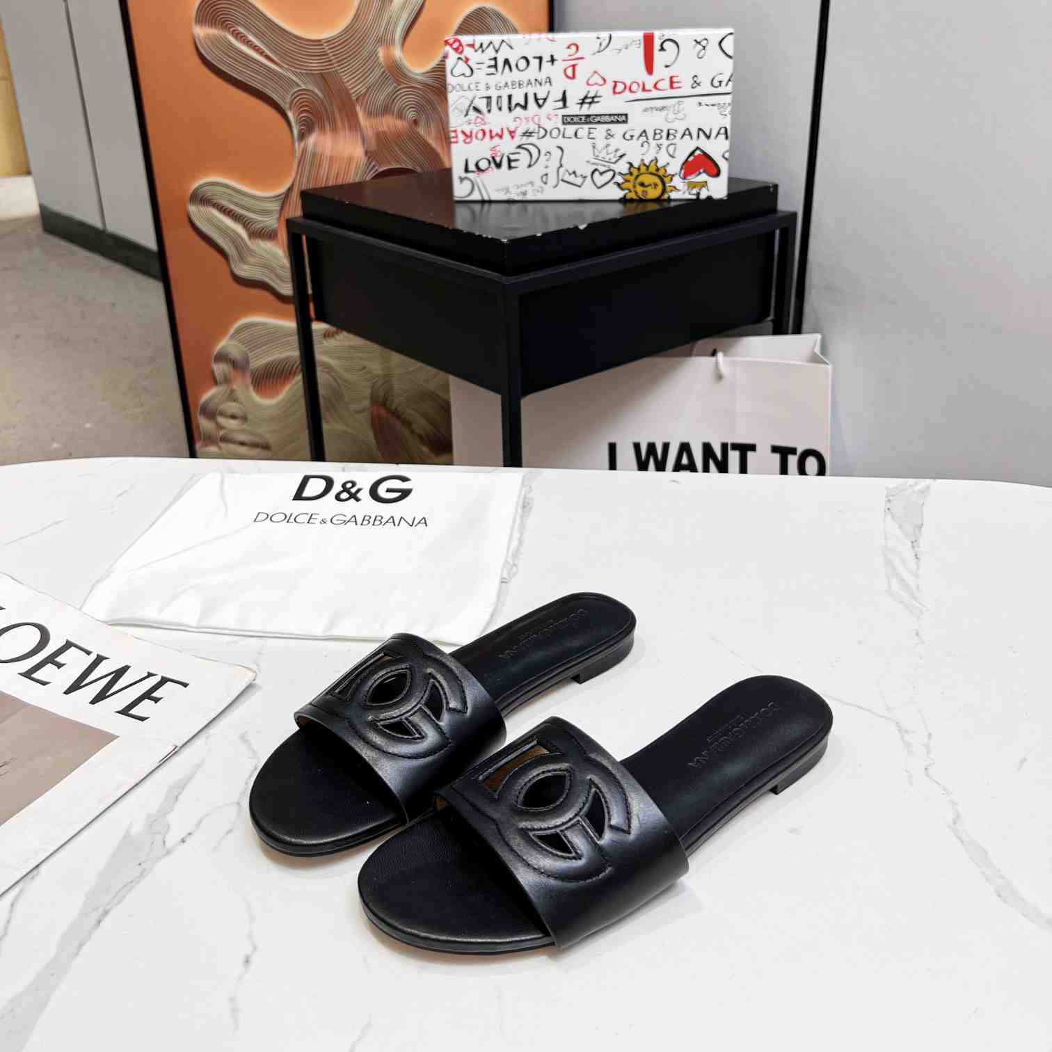 Dolce & Gabbana Ledersandale mit DG-Logo - EUR FASHION