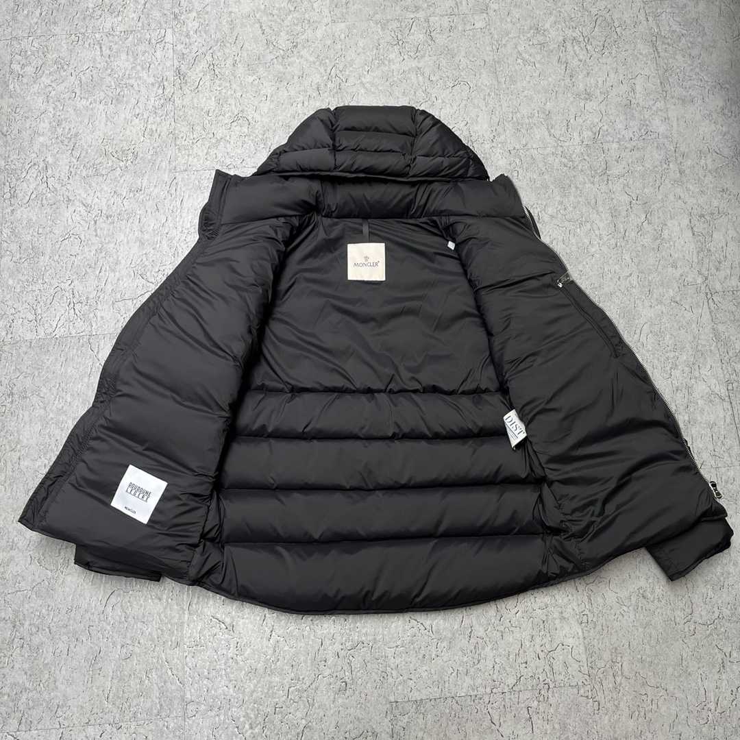 Moncler Wattierte Jacke mit Kapuze - EUR FASHION