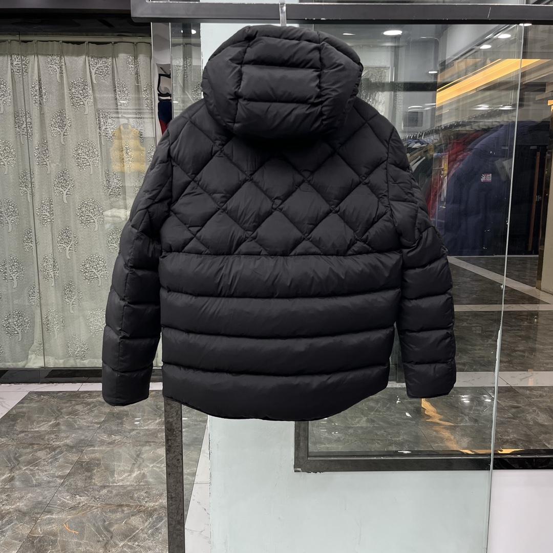 Moncler Wattierte Jacke mit Kapuze - EUR FASHION