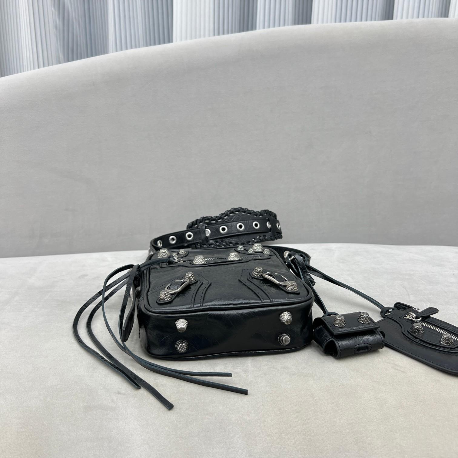 Balenciaga Le Cag M Kreuz (21-17-4,5 cm) - EUR FASHION