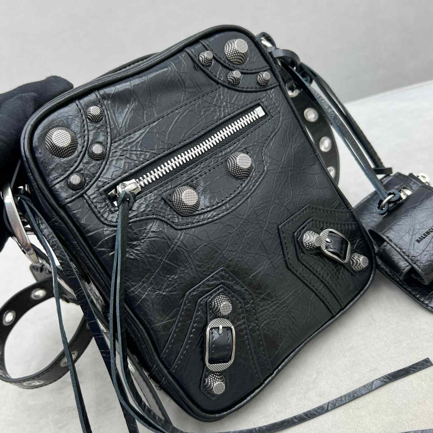 Balenciaga Le Cag M Kreuz (21-17-4,5 cm) - EUR FASHION