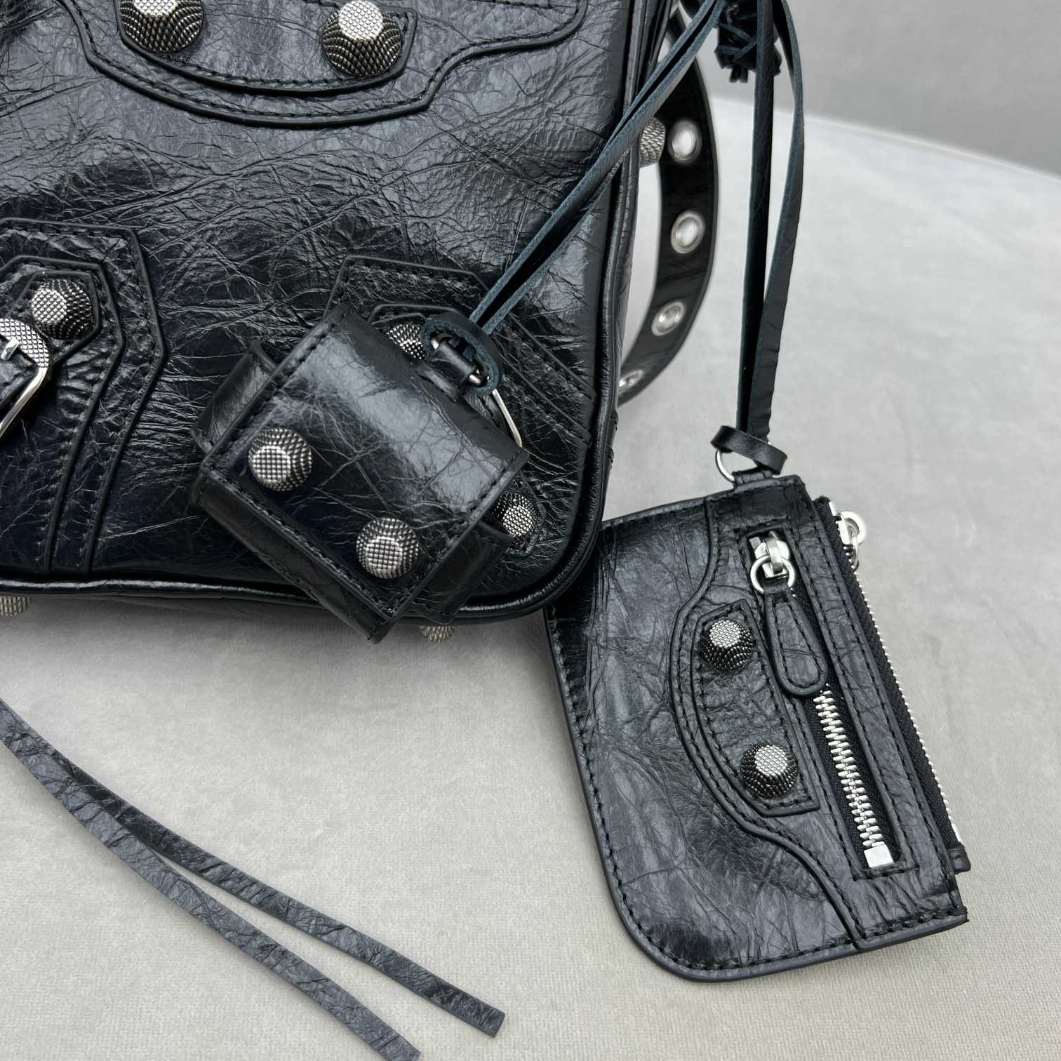 Balenciaga Le Cag M Kreuz (21-17-4,5 cm) - EUR FASHION