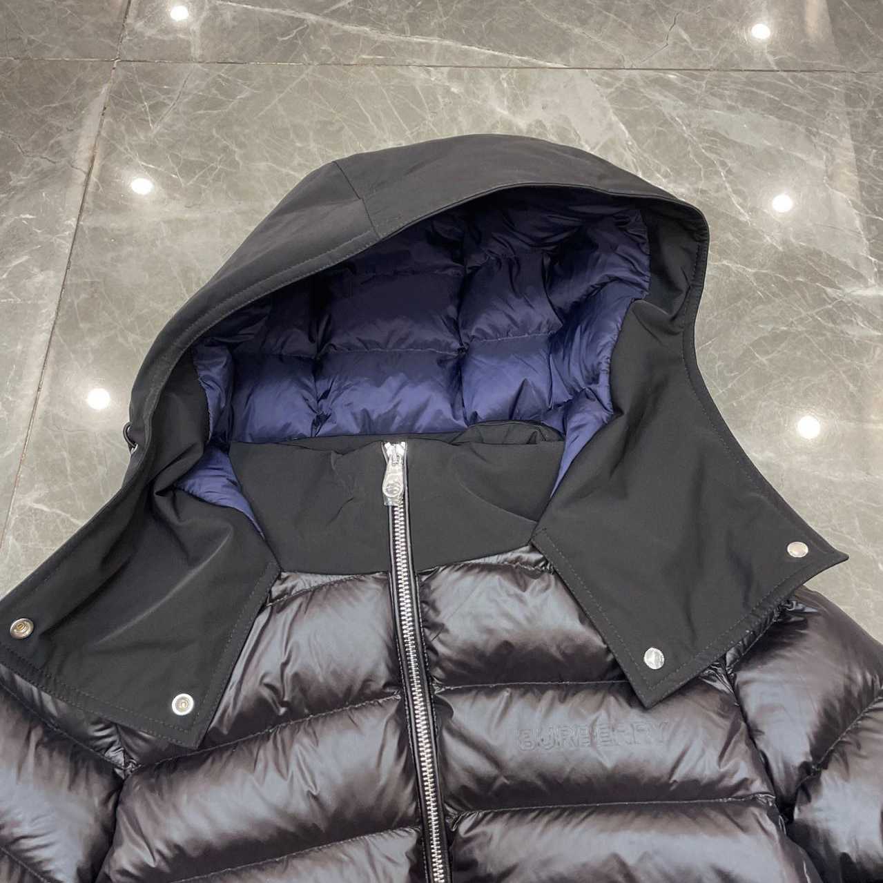 Lange Daunenjacke aus Nylon mit Kapuze von Burberry - EUR FASHION