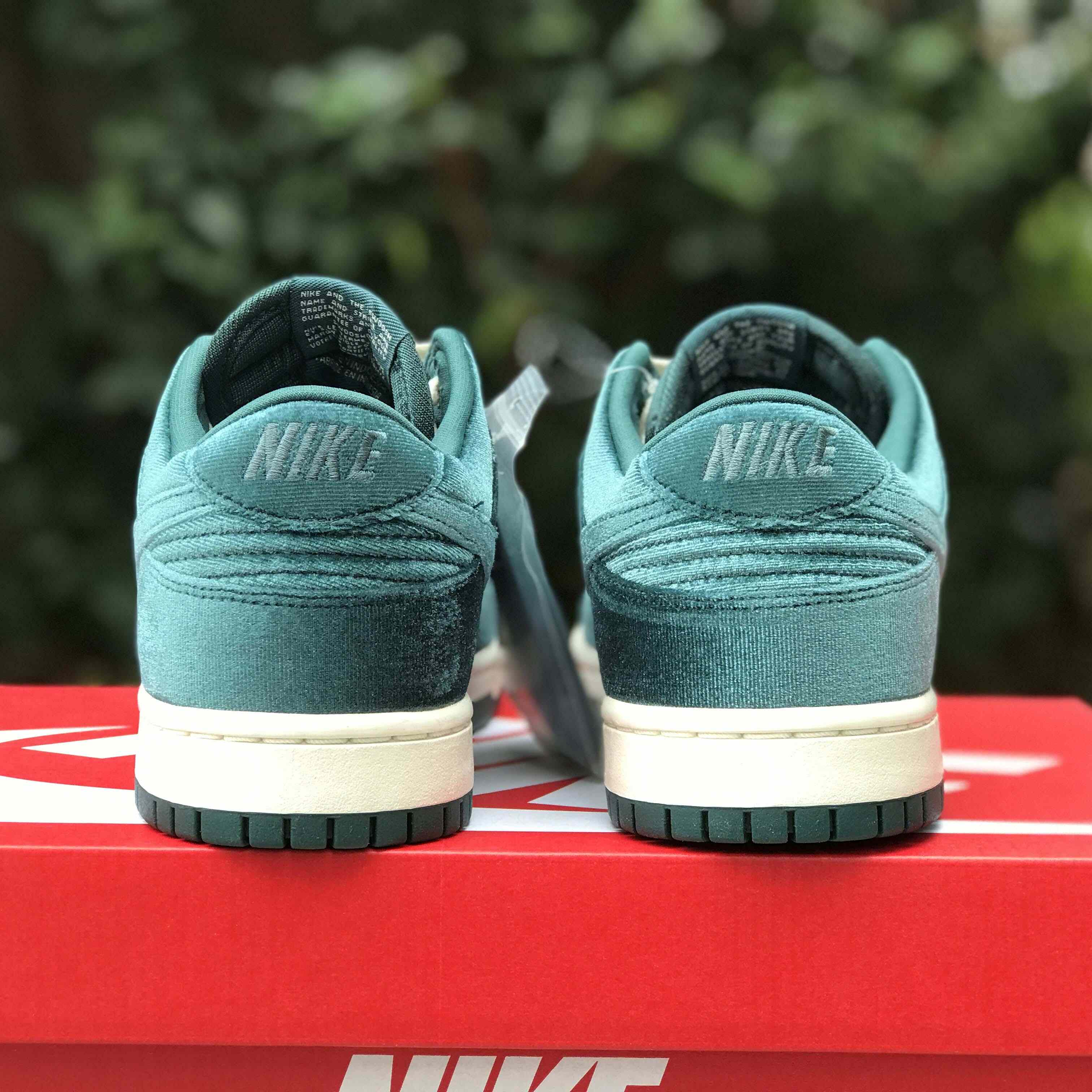 Nike Dunk Low „Green Velvet“ Sneaker DZ5224-300 - EUR FASHION