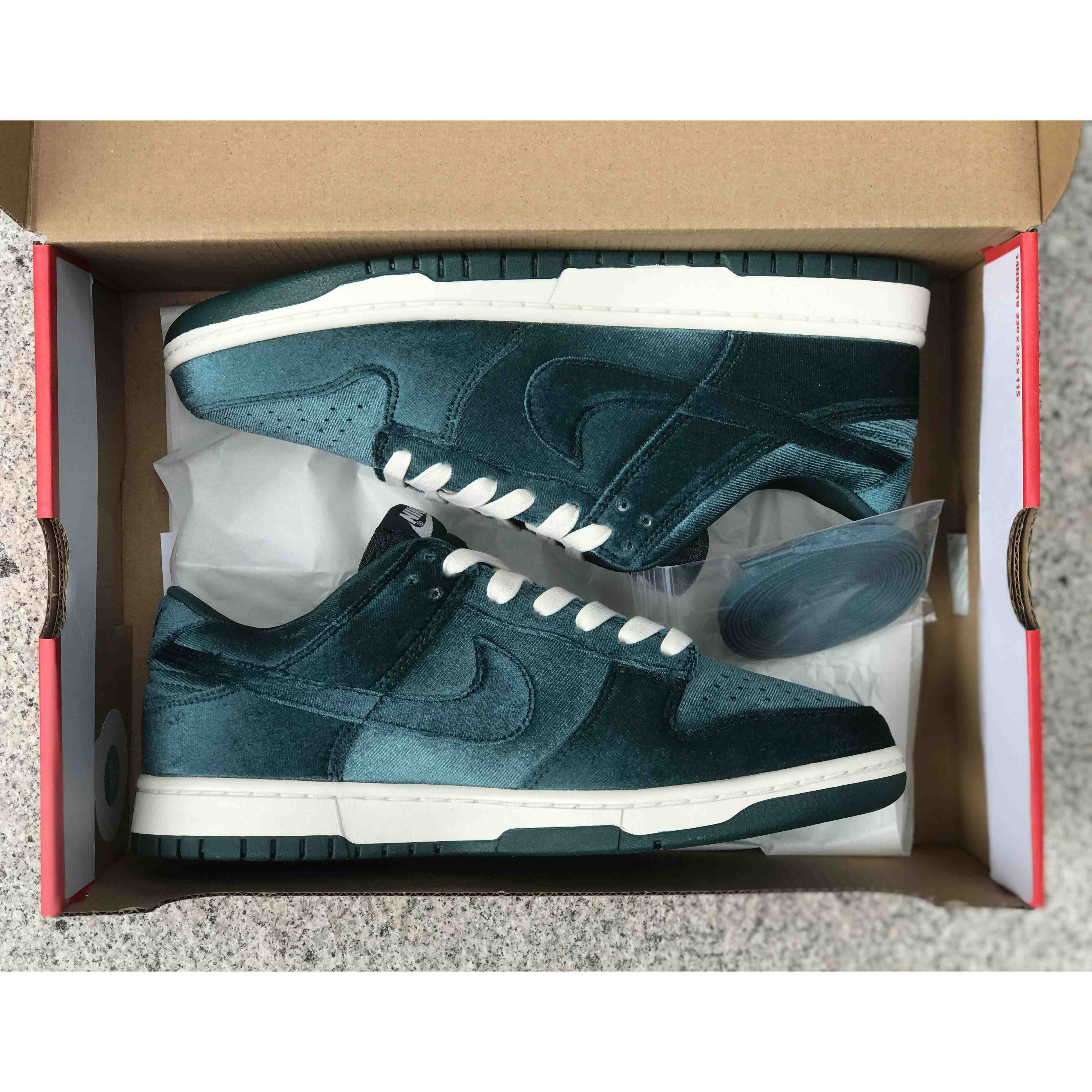 Nike Dunk Low „Green Velvet“ Sneaker DZ5224-300 - EUR FASHION