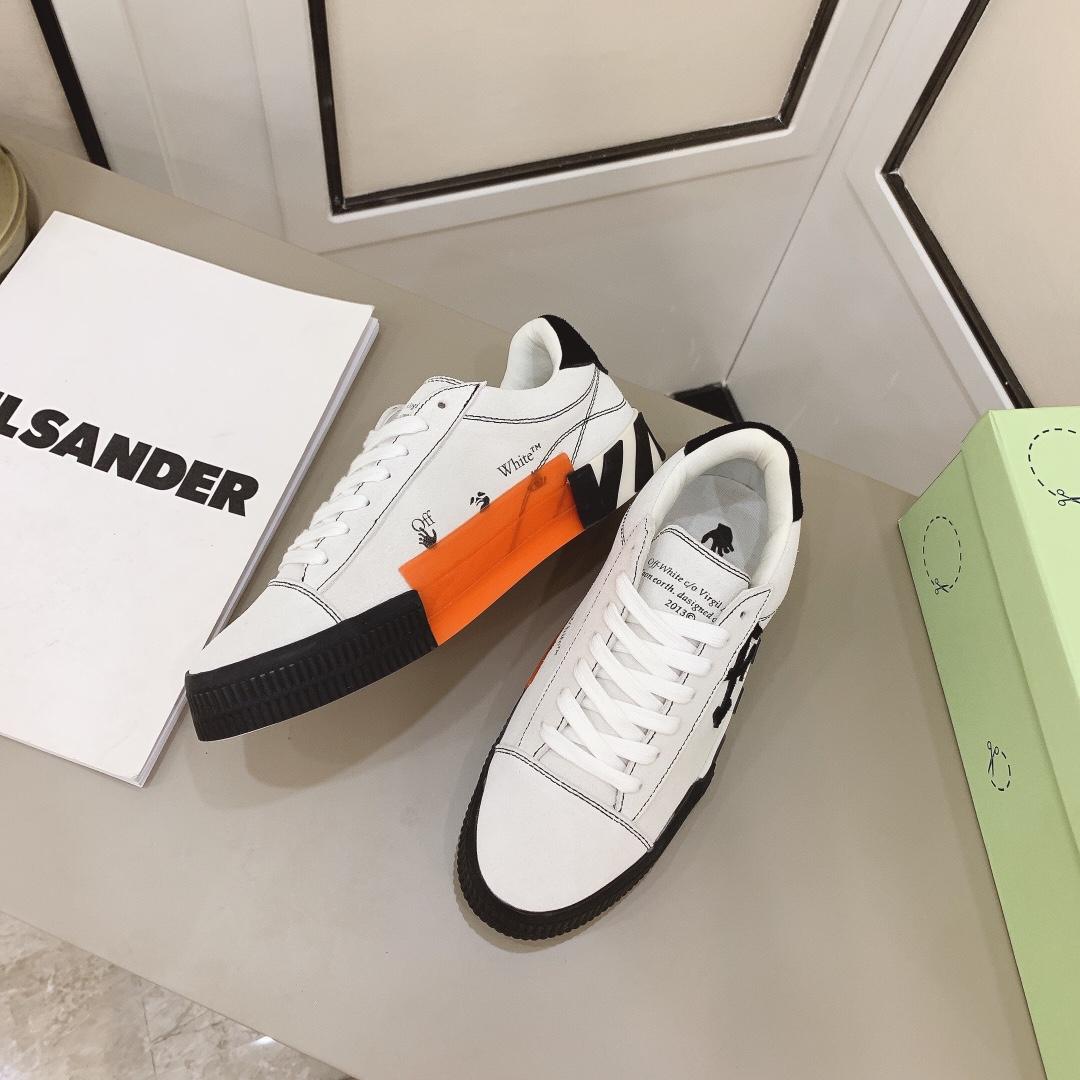 Off-White-Sneakers aus vulkanisiertem Canvas in Weiß und Schwarz - EUR FASHION