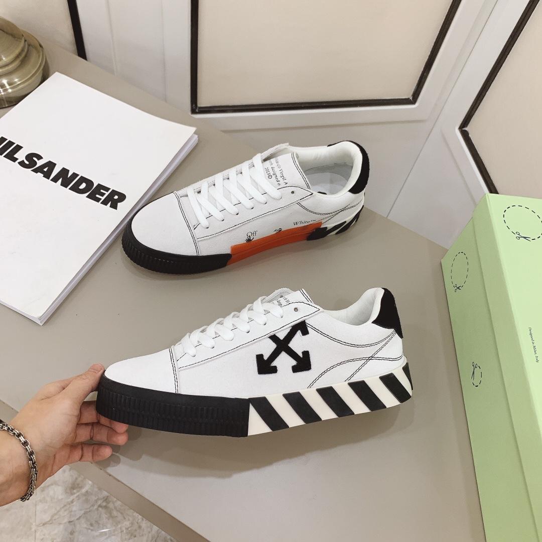 Off-White-Sneakers aus vulkanisiertem Canvas in Weiß und Schwarz - EUR FASHION