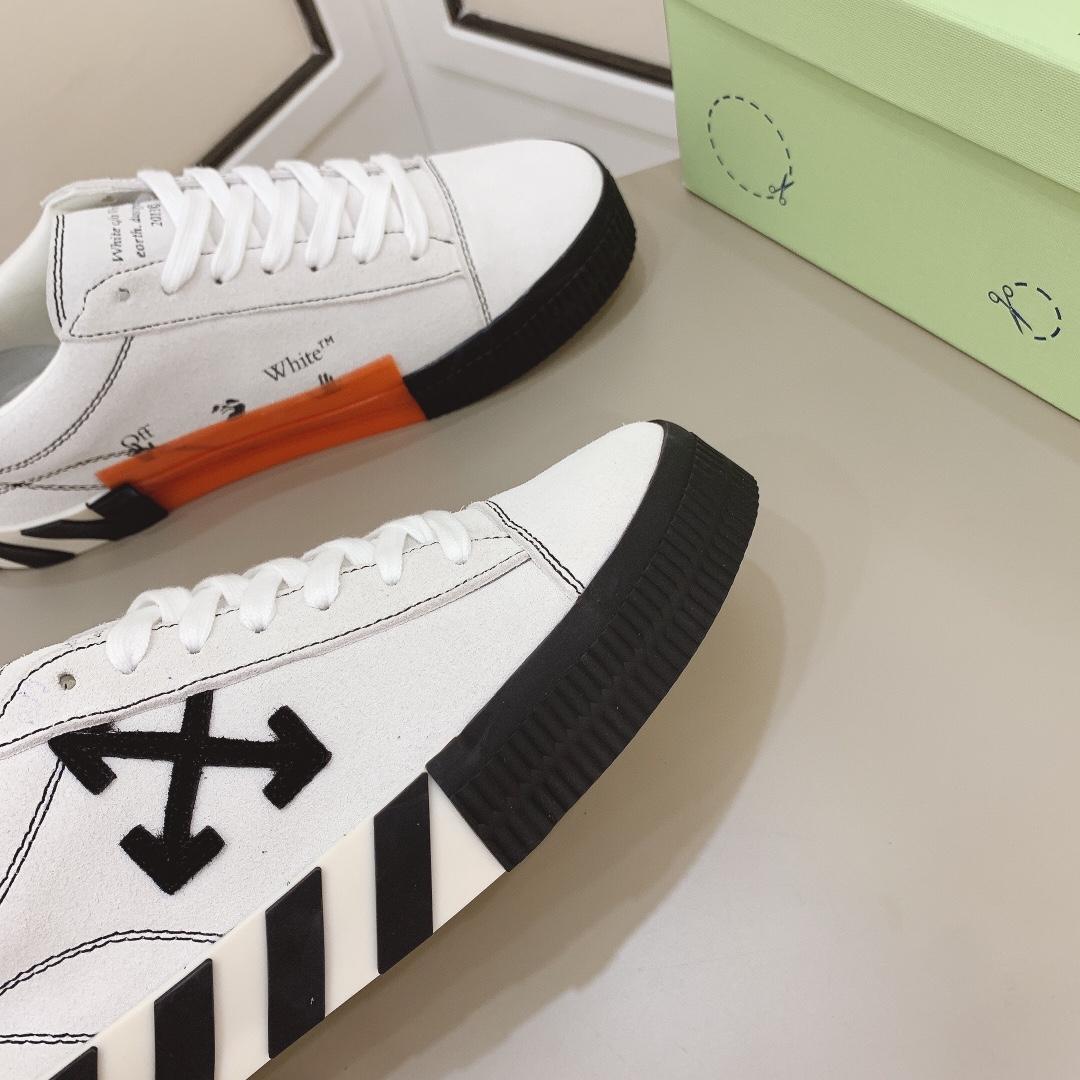 Off-White-Sneakers aus vulkanisiertem Canvas in Weiß und Schwarz - EUR FASHION