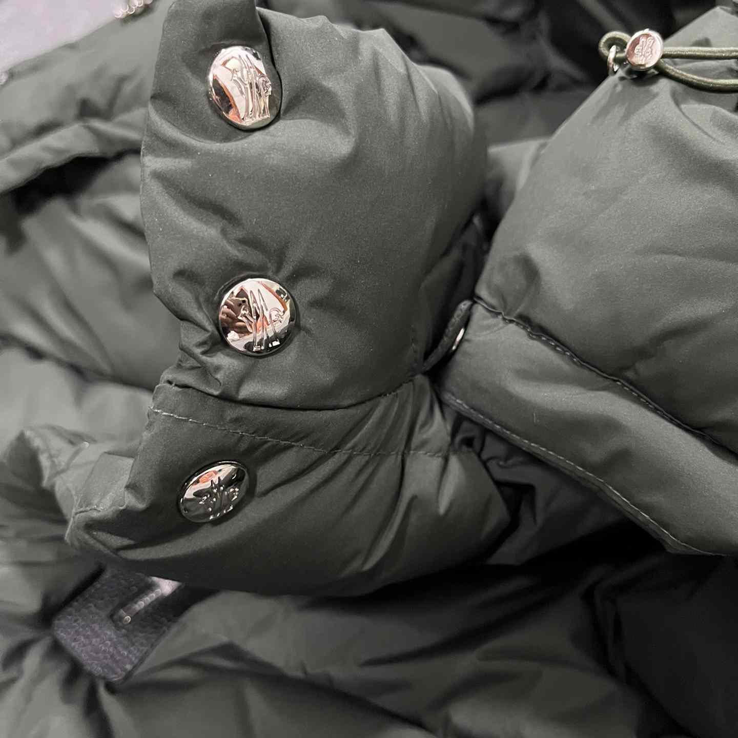 Moncler Bauges kurze Daunenjacke - EUR FASHION