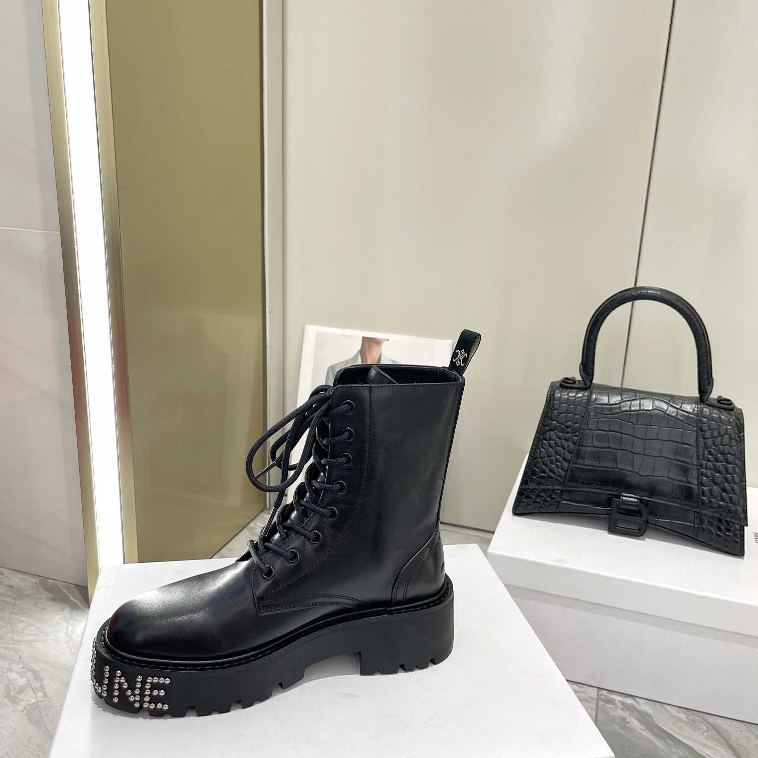 Celine Schnürstiefel mit Triomphe und Nietensohle Celine Bulky in Shiny Bull - EUR FASHION