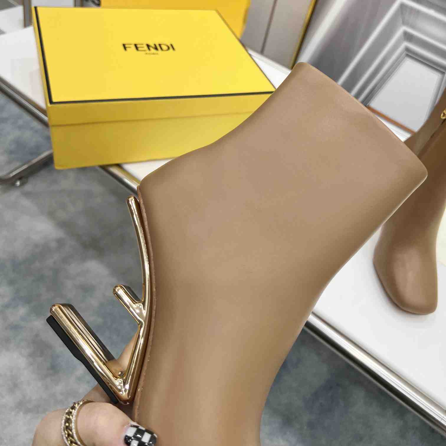 Fendi erste hochhackige Stiefel - EUR FASHION