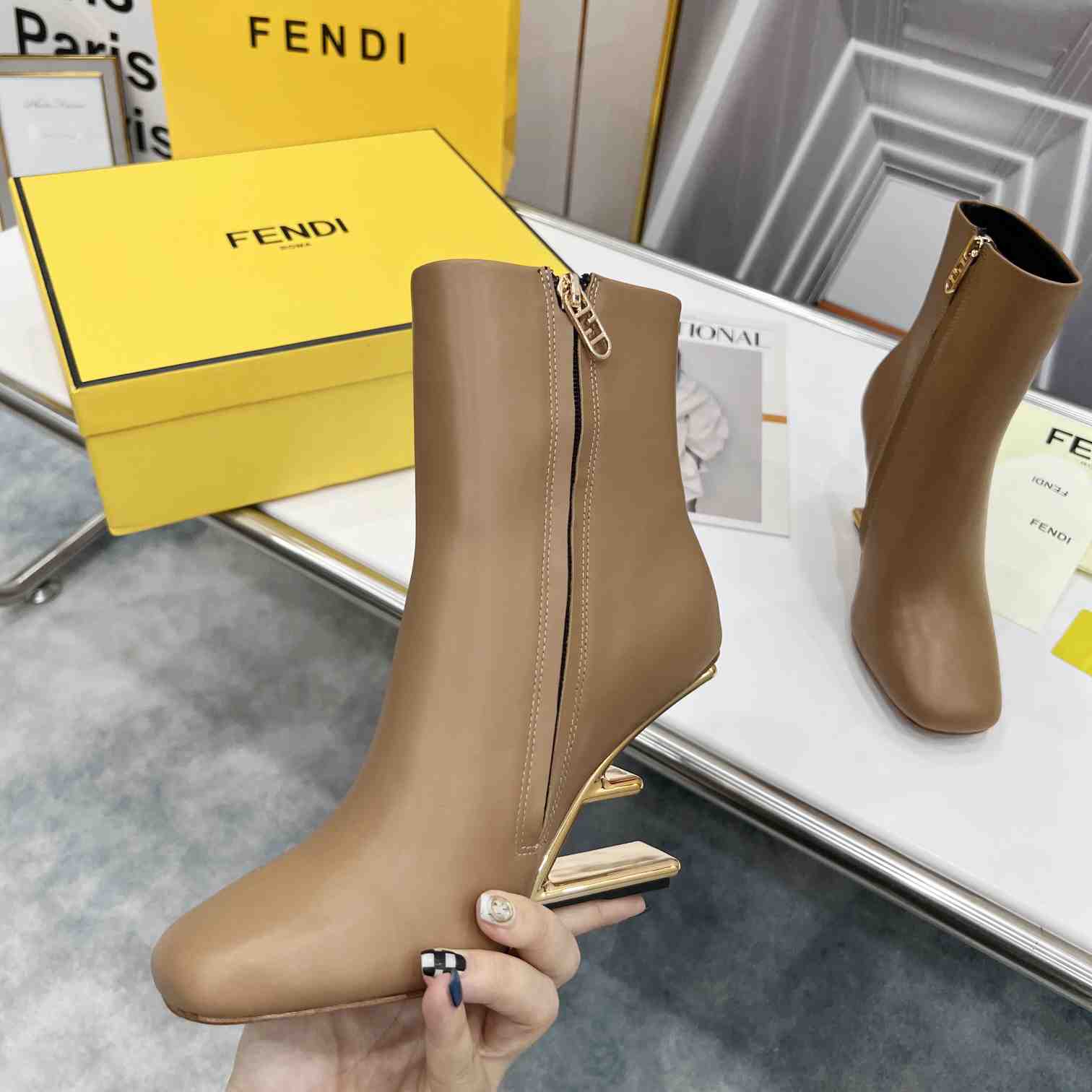 Fendi erste hochhackige Stiefel - EUR FASHION