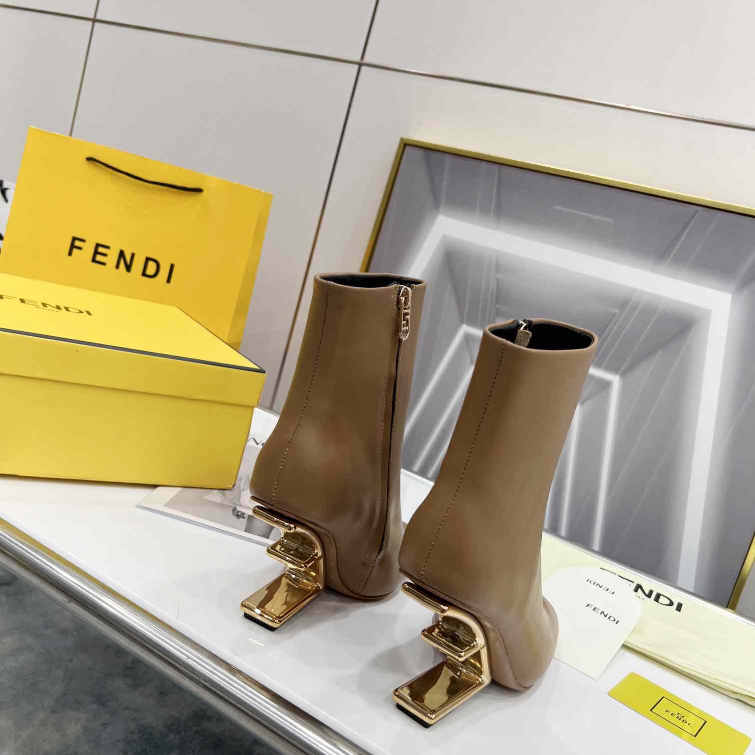 Fendi erste hochhackige Stiefel - EUR FASHION