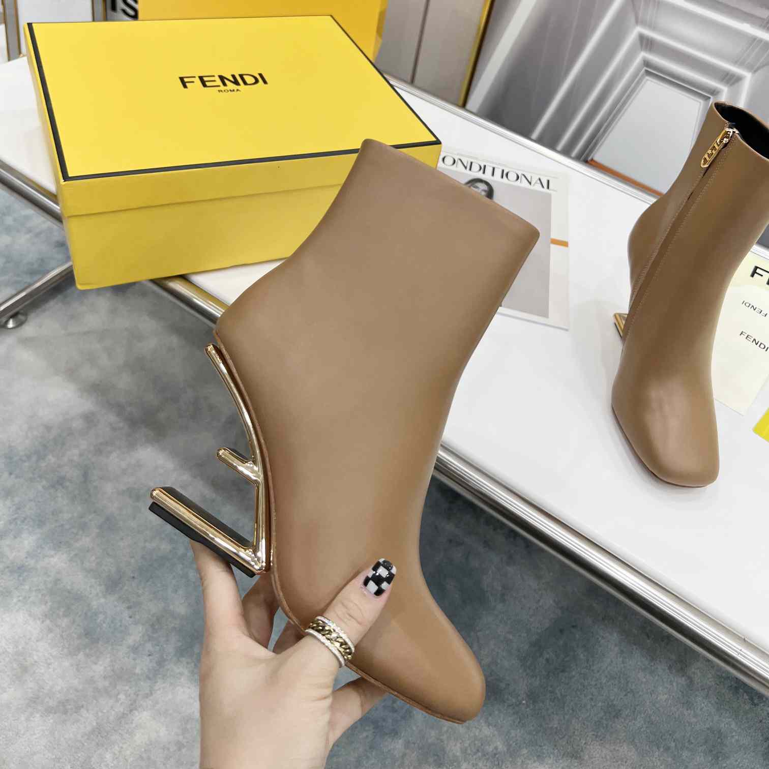 Fendi erste hochhackige Stiefel - EUR FASHION