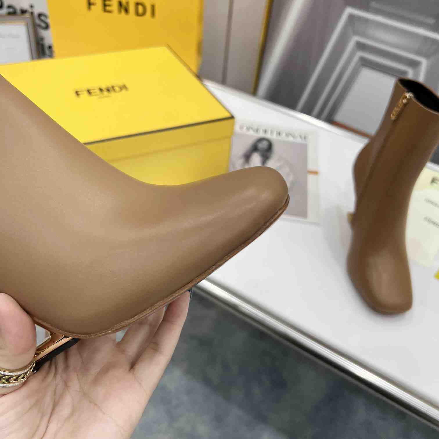 Fendi erste hochhackige Stiefel - EUR FASHION