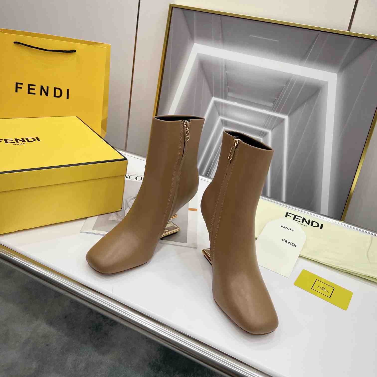 Fendi erste hochhackige Stiefel - EUR FASHION