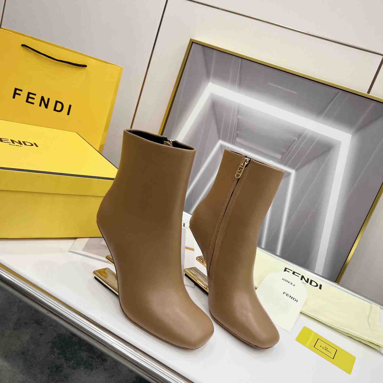 Fendi erste hochhackige Stiefel - EUR FASHION