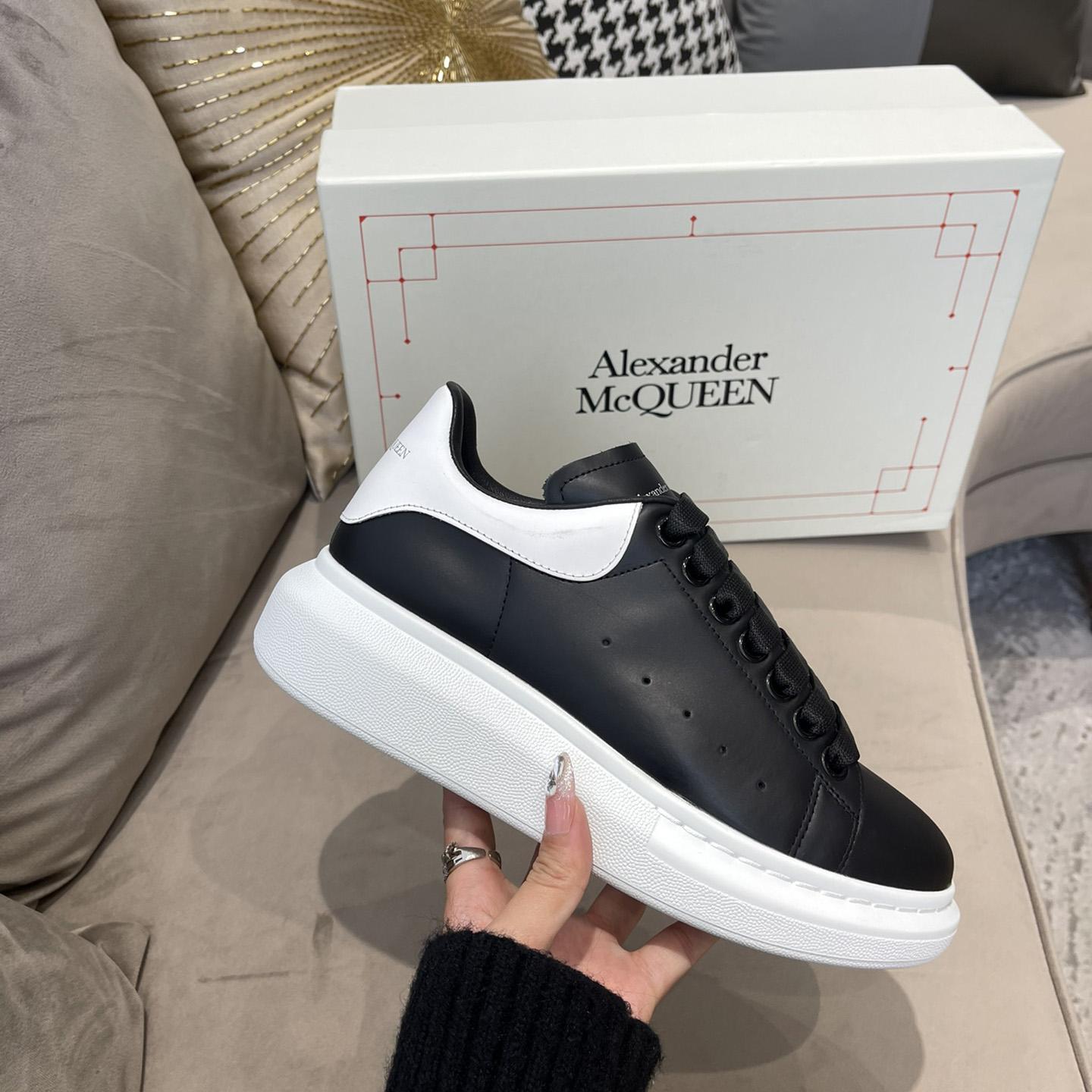 Alexander Mqueen – Übergroßer Sneaker in Schwarz/Weiß - EUR FASHION